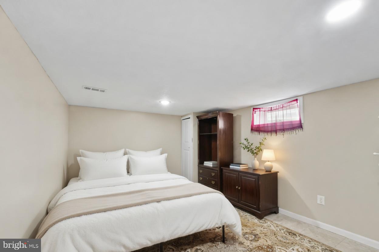 CATONSVILLE MANOR - Residential