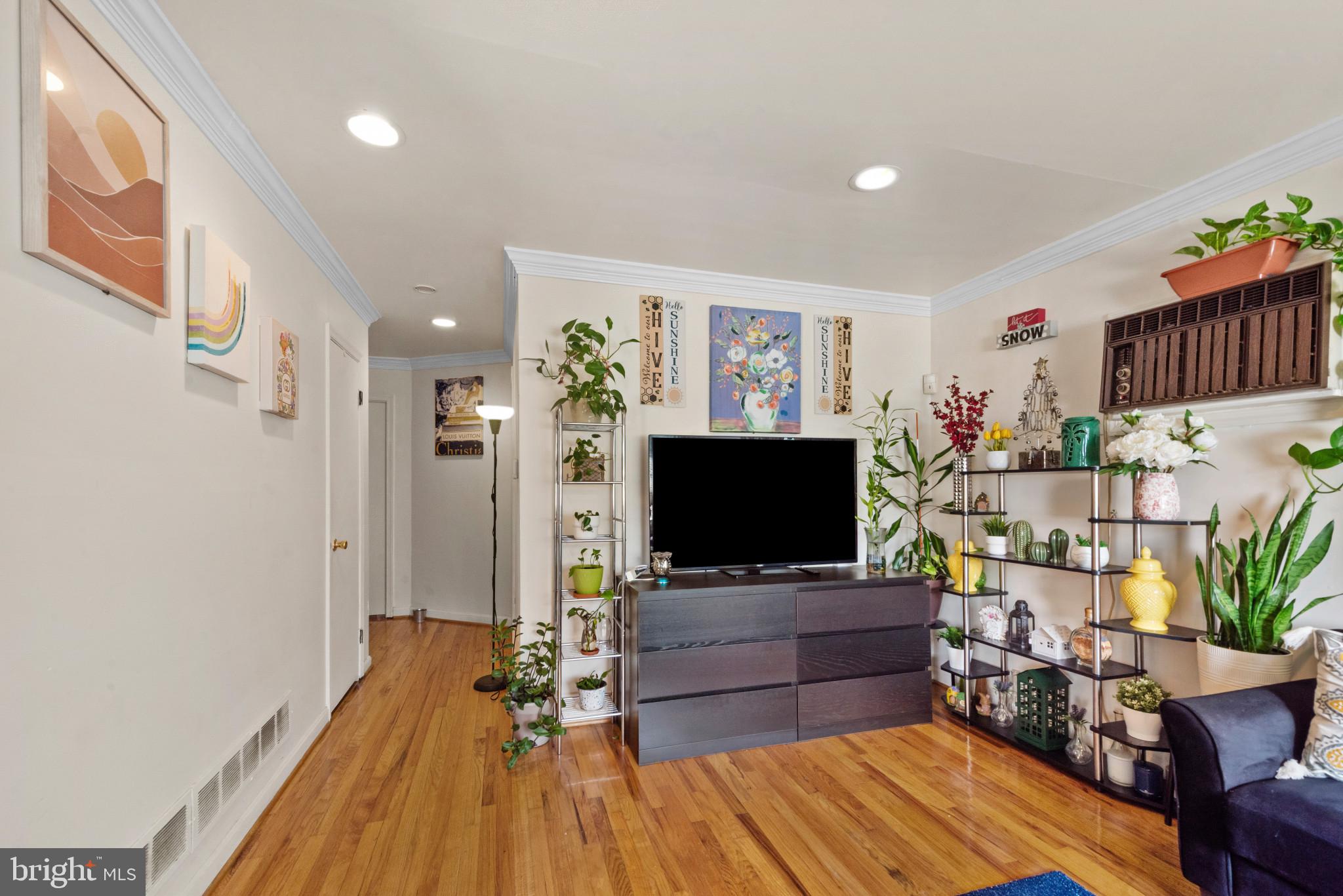 CATONSVILLE MANOR - Residential