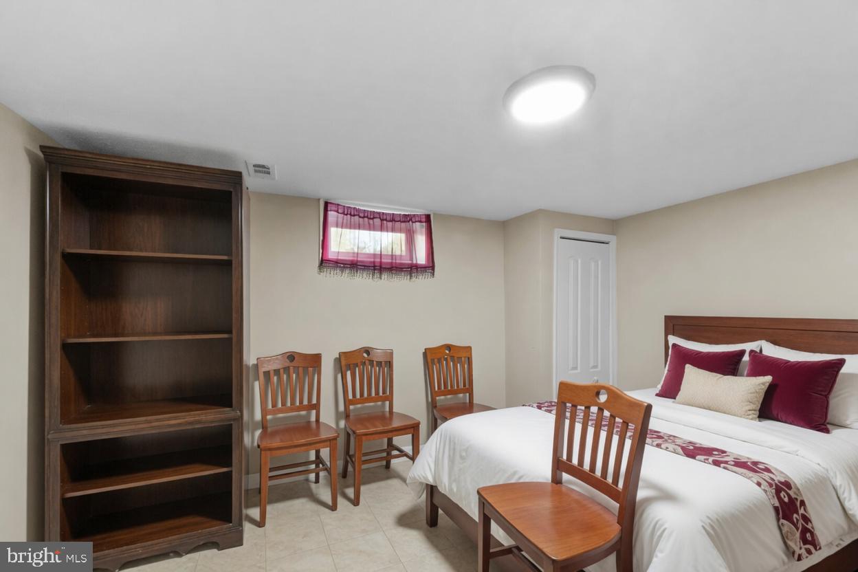 CATONSVILLE MANOR - Residential