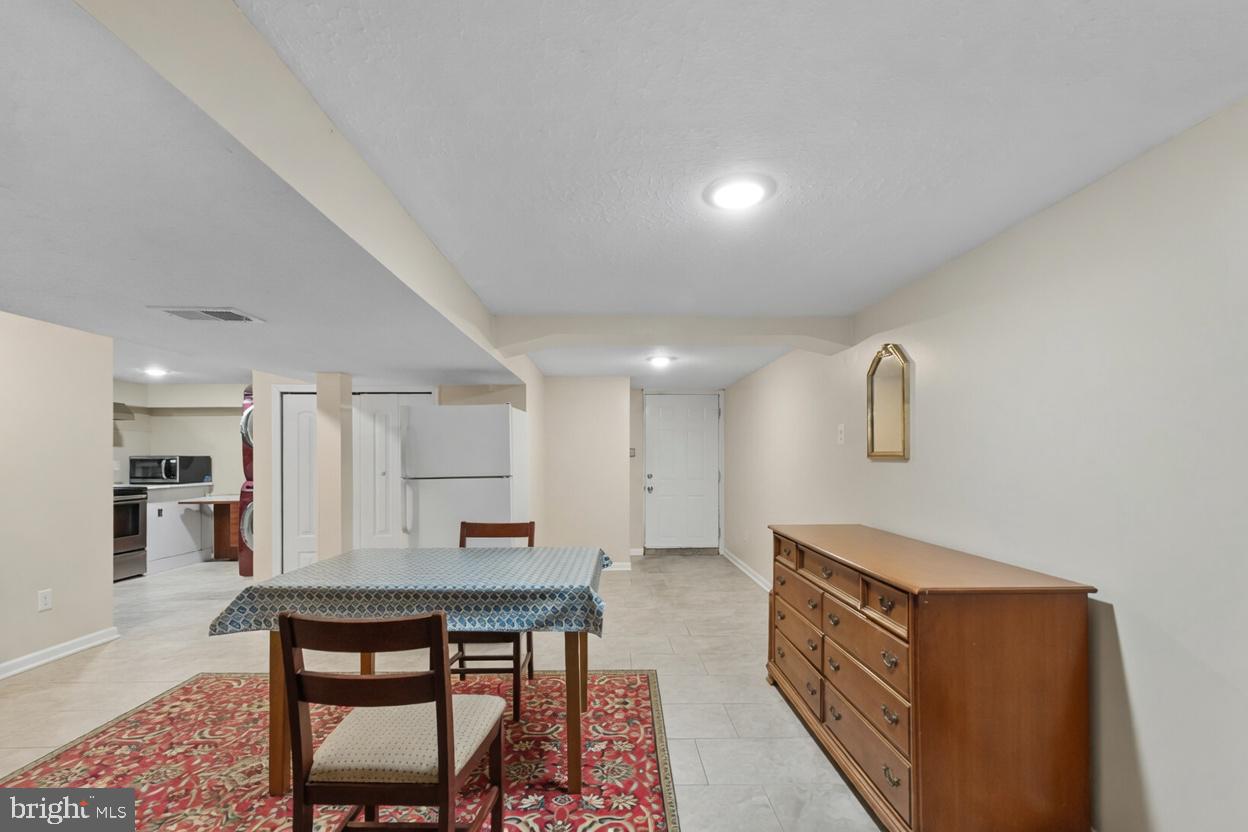CATONSVILLE MANOR - Residential