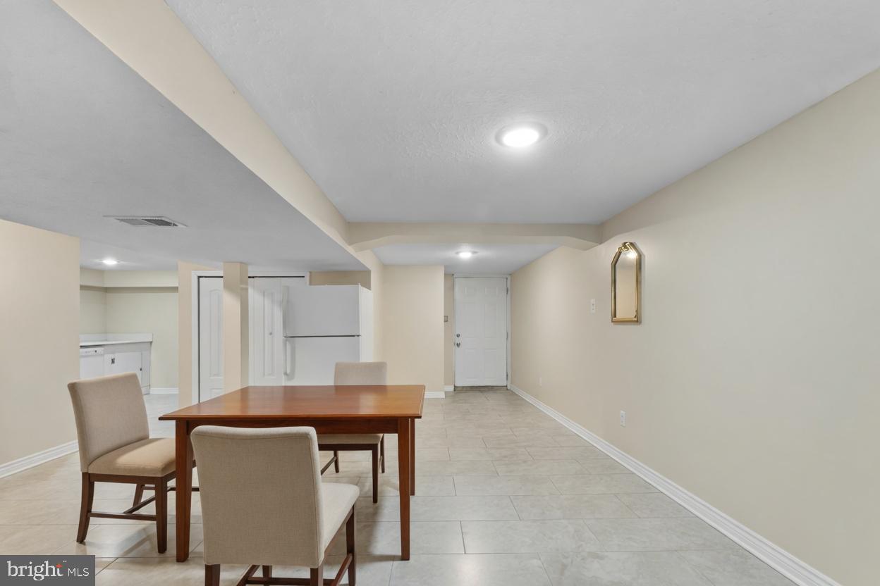 CATONSVILLE MANOR - Residential