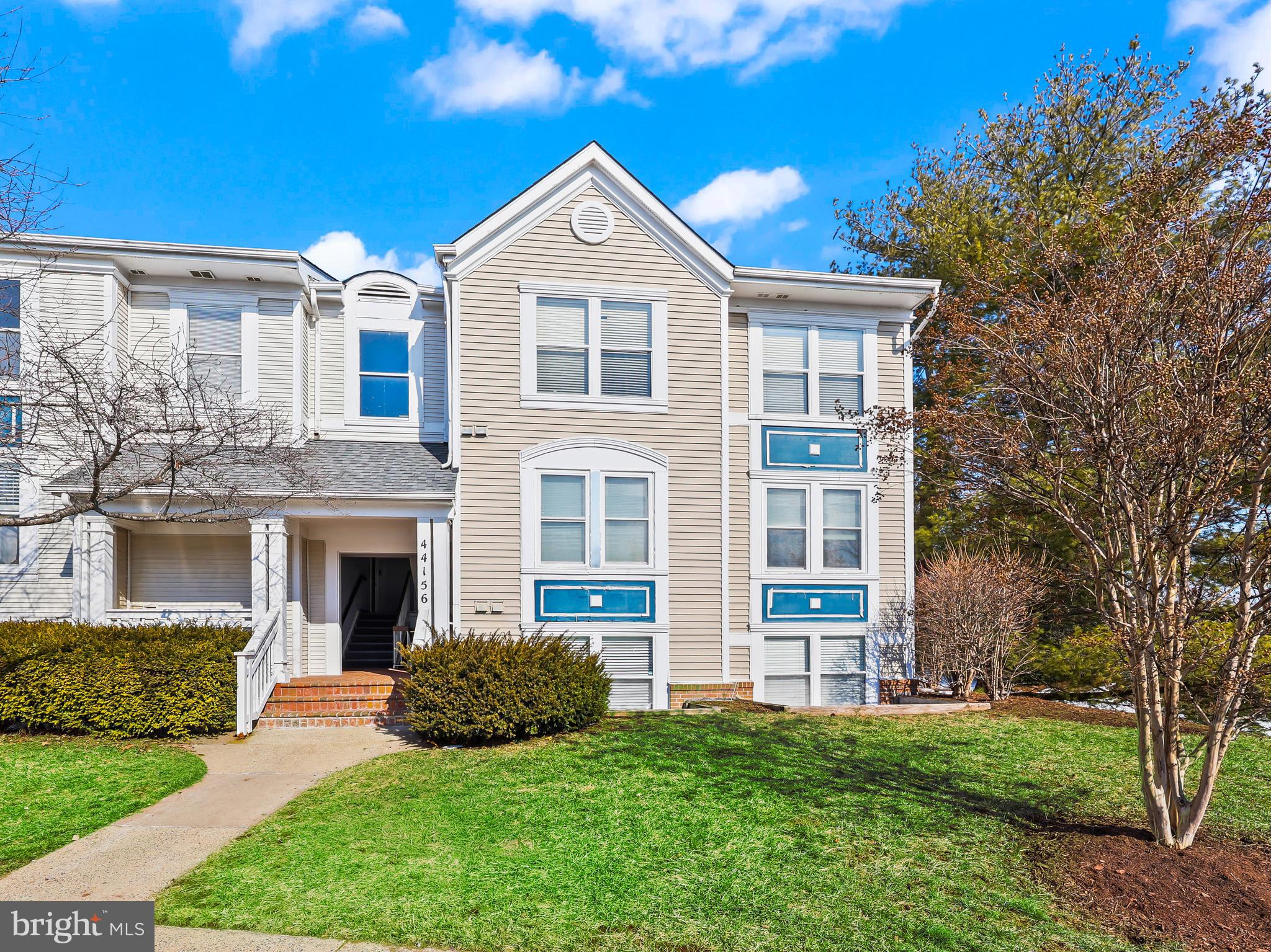 ASHBURN VILLAGE - Residential