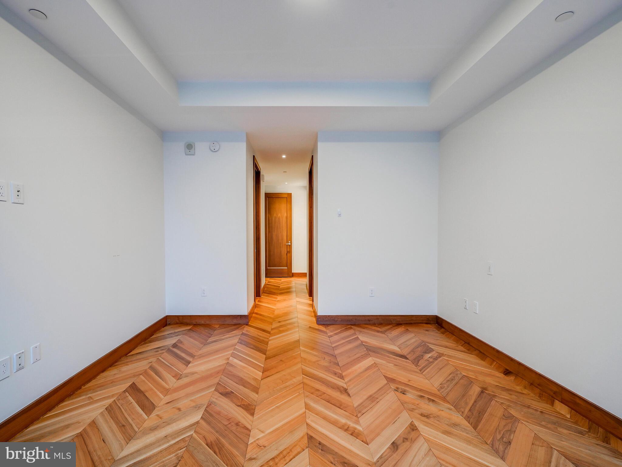 FOUR SEASONS PRIVATE RESIDENCES - Residential