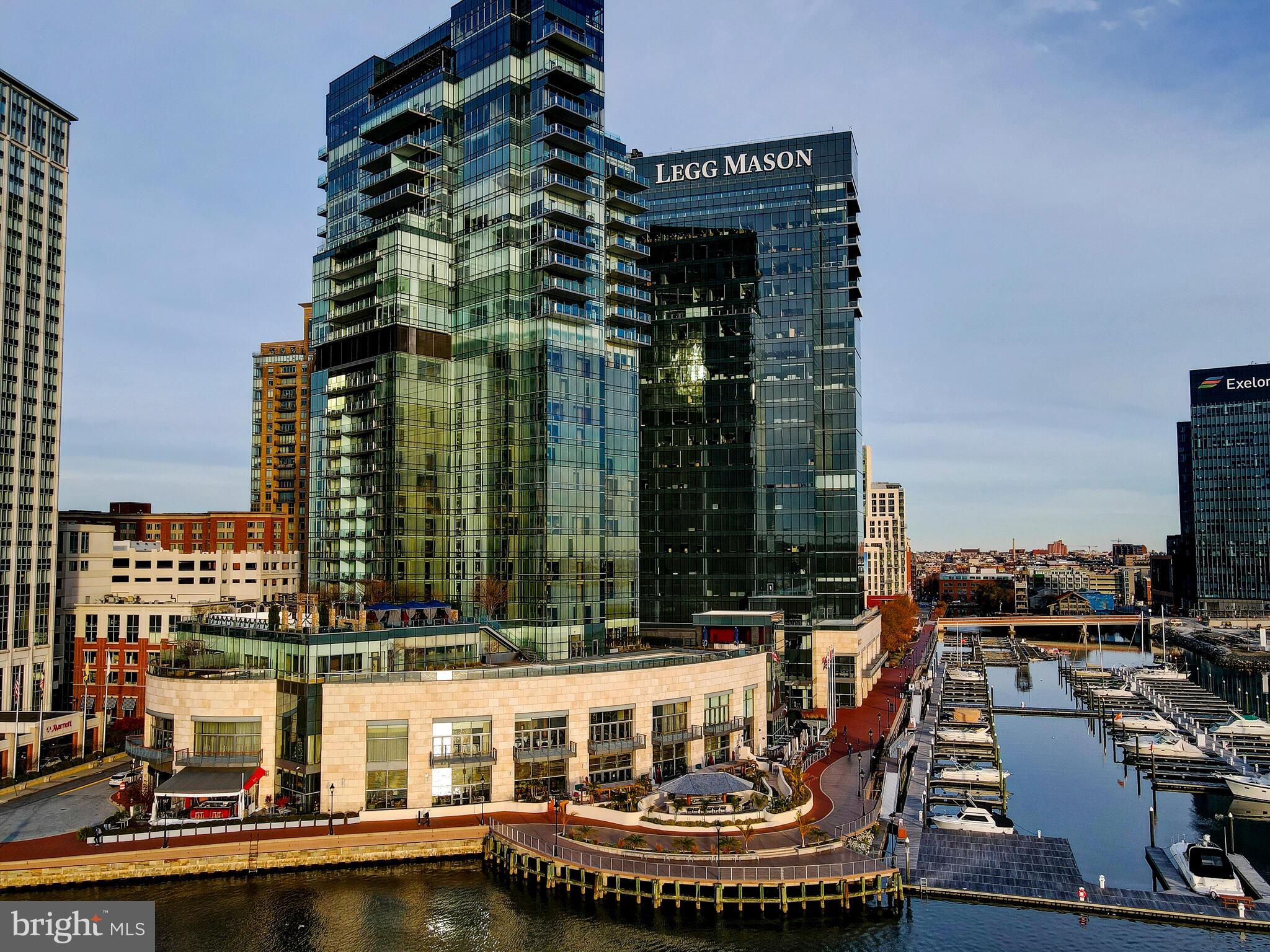 FOUR SEASONS PRIVATE RESIDENCES - Residential