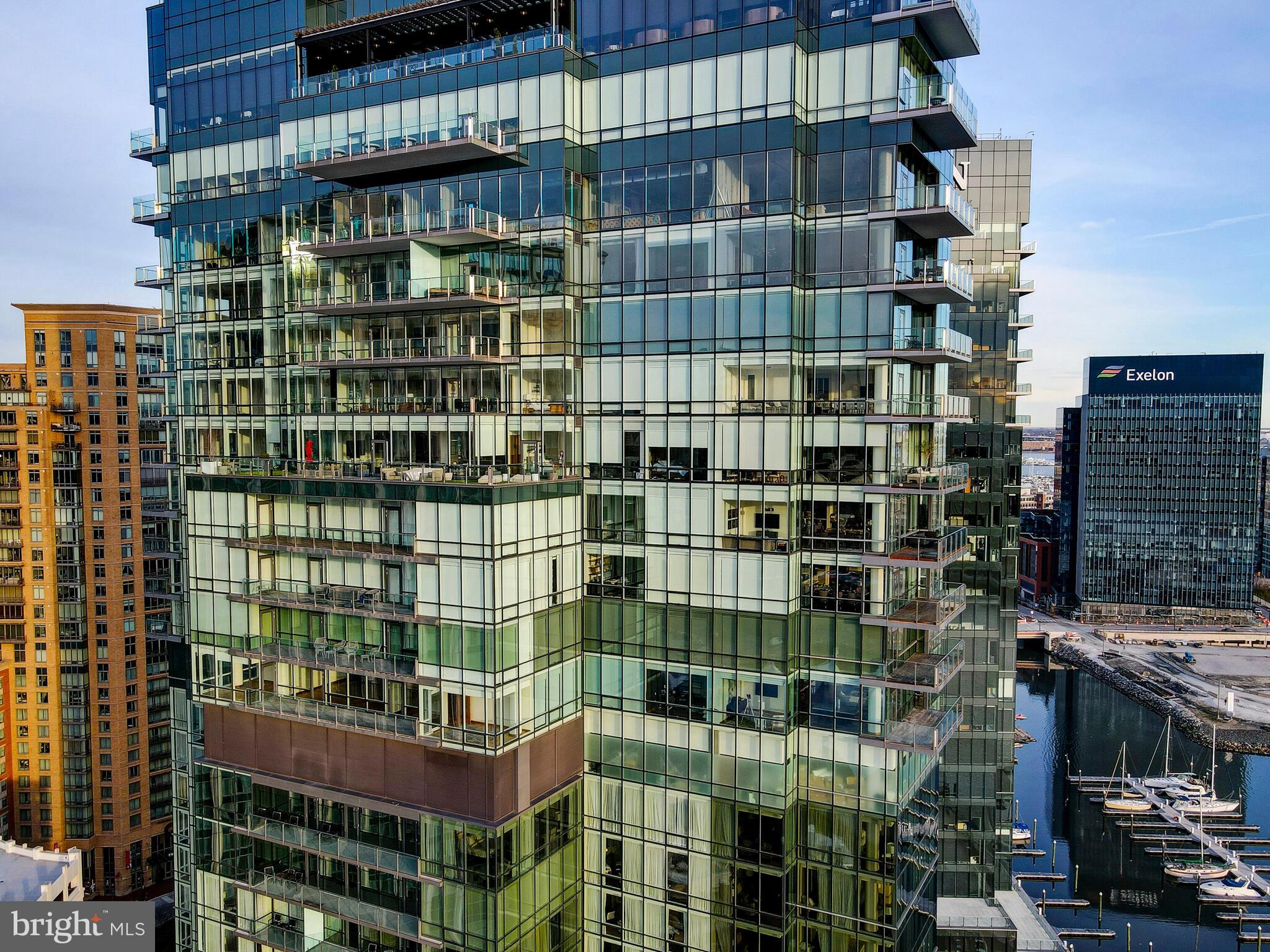 FOUR SEASONS PRIVATE RESIDENCES - Residential