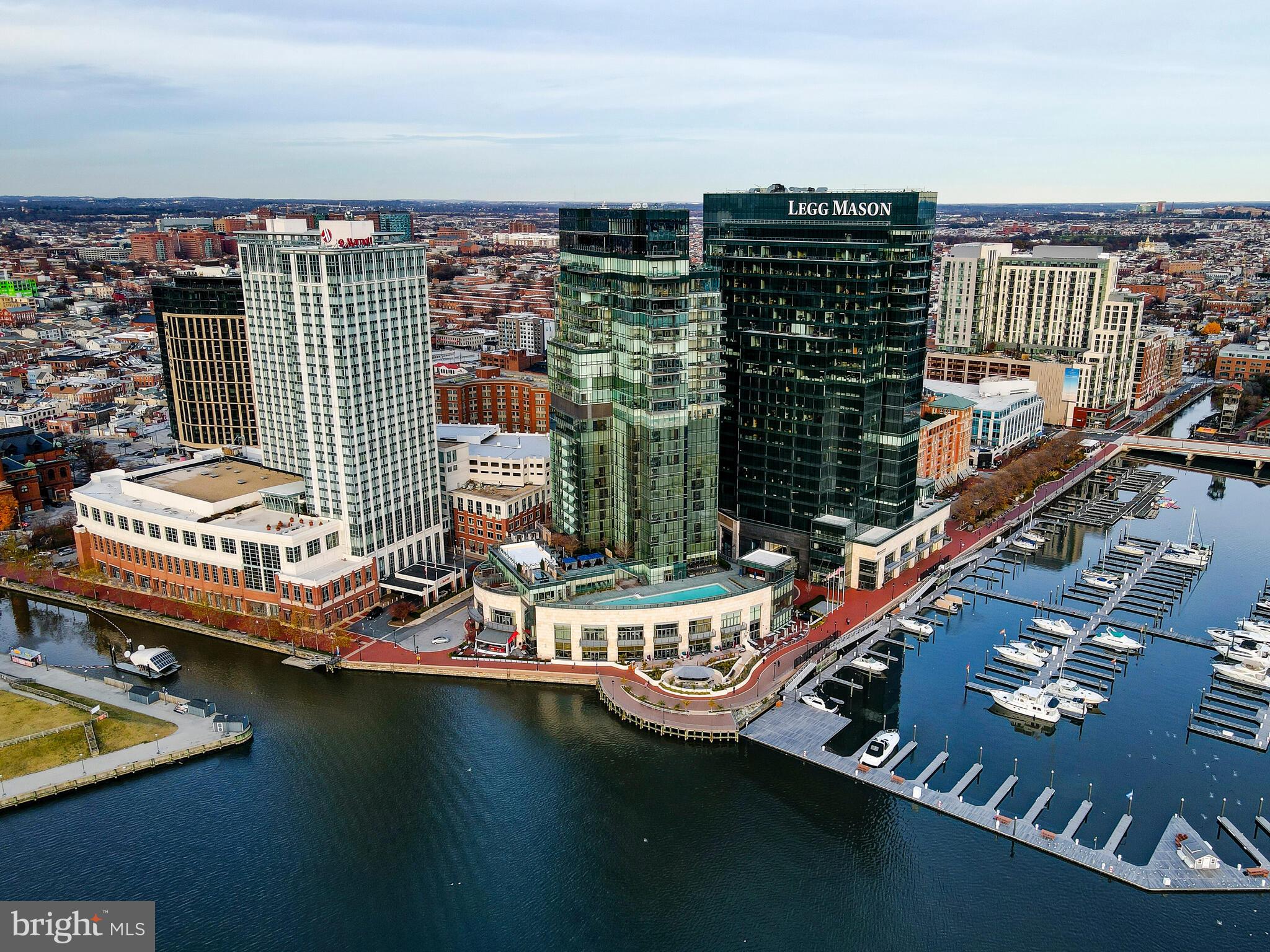 FOUR SEASONS PRIVATE RESIDENCES - Residential