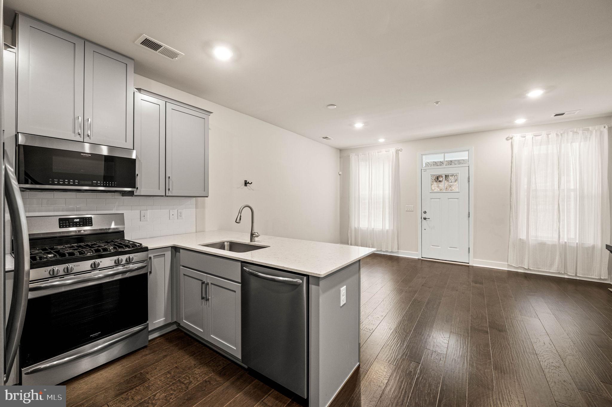 STEELPOINTE - Residential