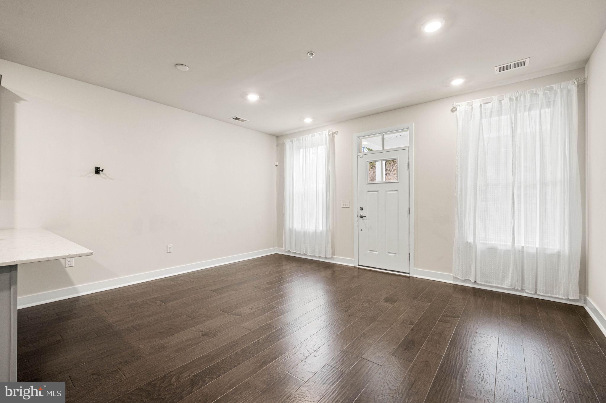 STEELPOINTE - Residential