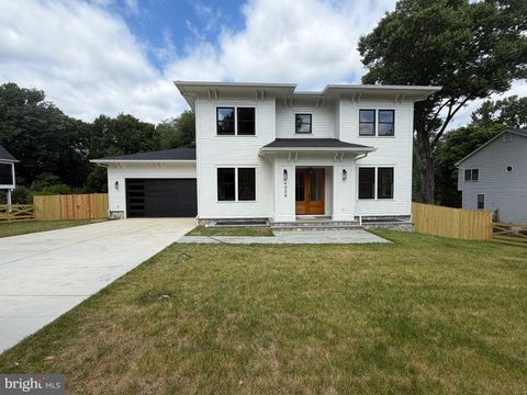 Photo of 4008 Burke Station Road, FAIRFAX, VA 22032 (MLS # VAFC2008494)