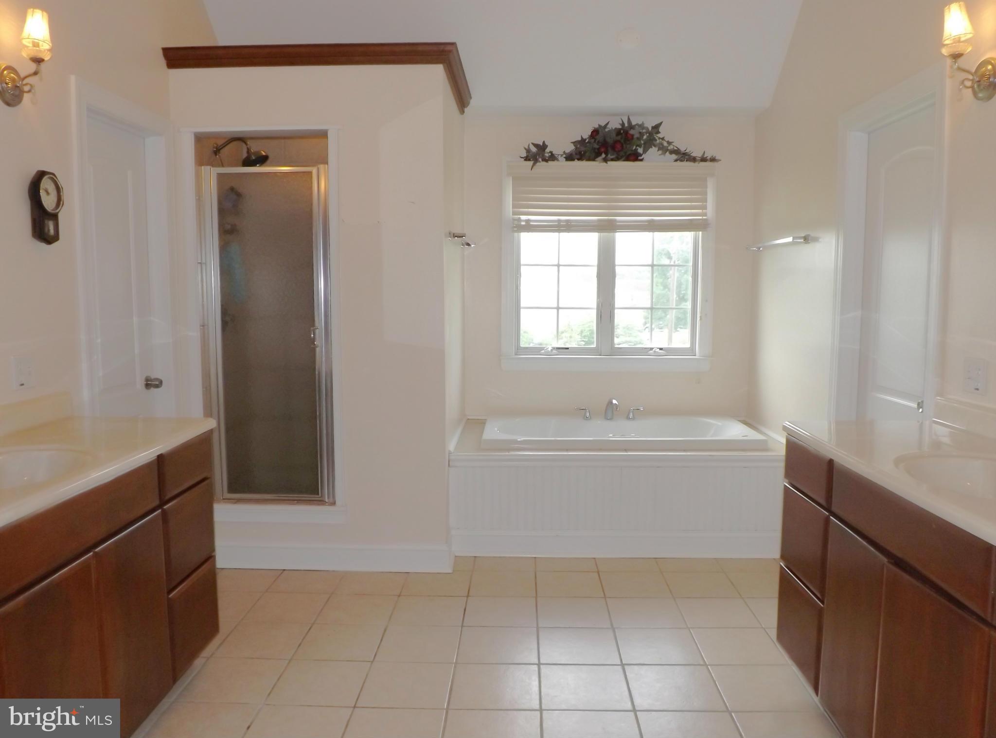 TAYLORS POINTE - Residential Lease