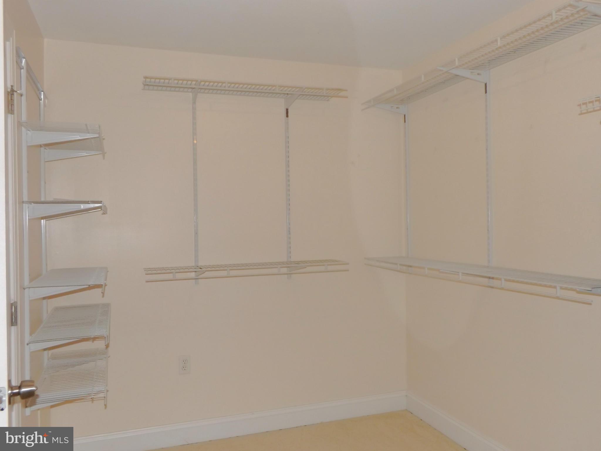 TAYLORS POINTE - Residential Lease