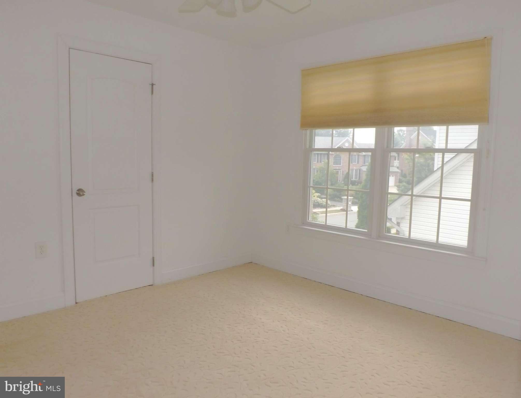 TAYLORS POINTE - Residential Lease