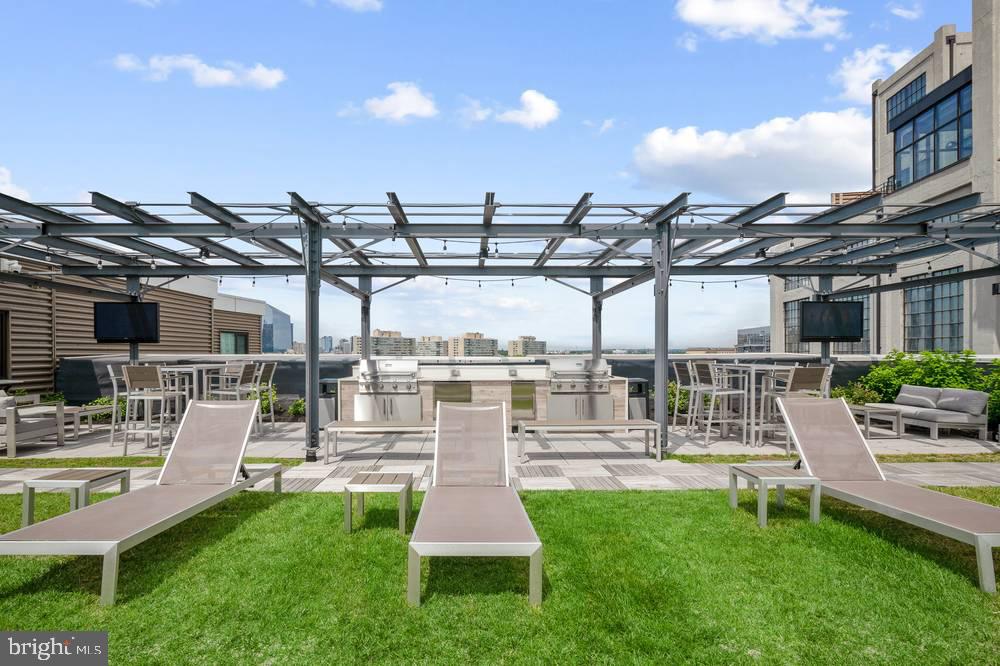 LOGAN SQUARE - Residential Lease