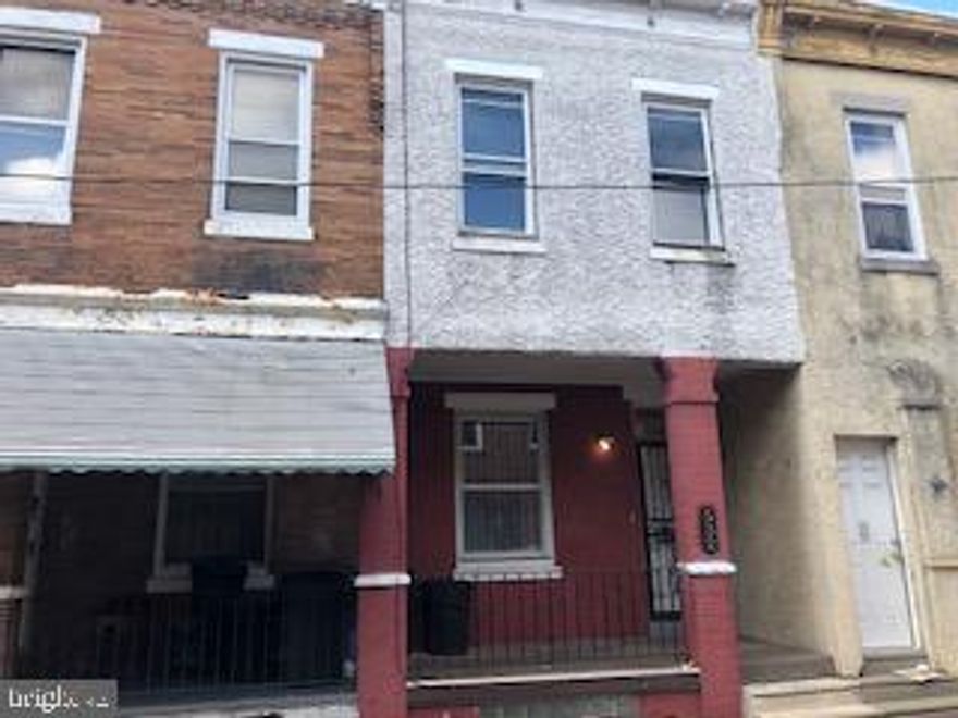 532 N. Hobart St. is a great opportunity for rehab in the heart of West Philadelphia.  Properties in this area are being rehabbed daily!  Floor plan is 2 good size bedrooms on the second floor with 1 full bath.  Open floor plan first floor with galley kitchen at the rear.  Property is in "handyperson special" condition and needs reno.  Sold As-is.  Make your appointment today.