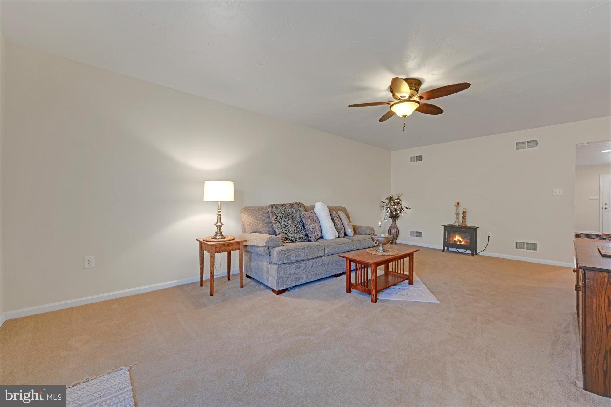 LAUREL MANOR - Residential