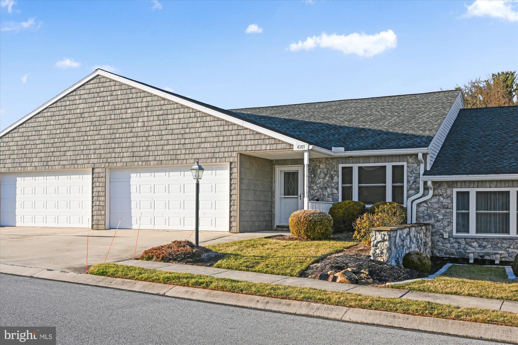 LAUREL MANOR - Residential