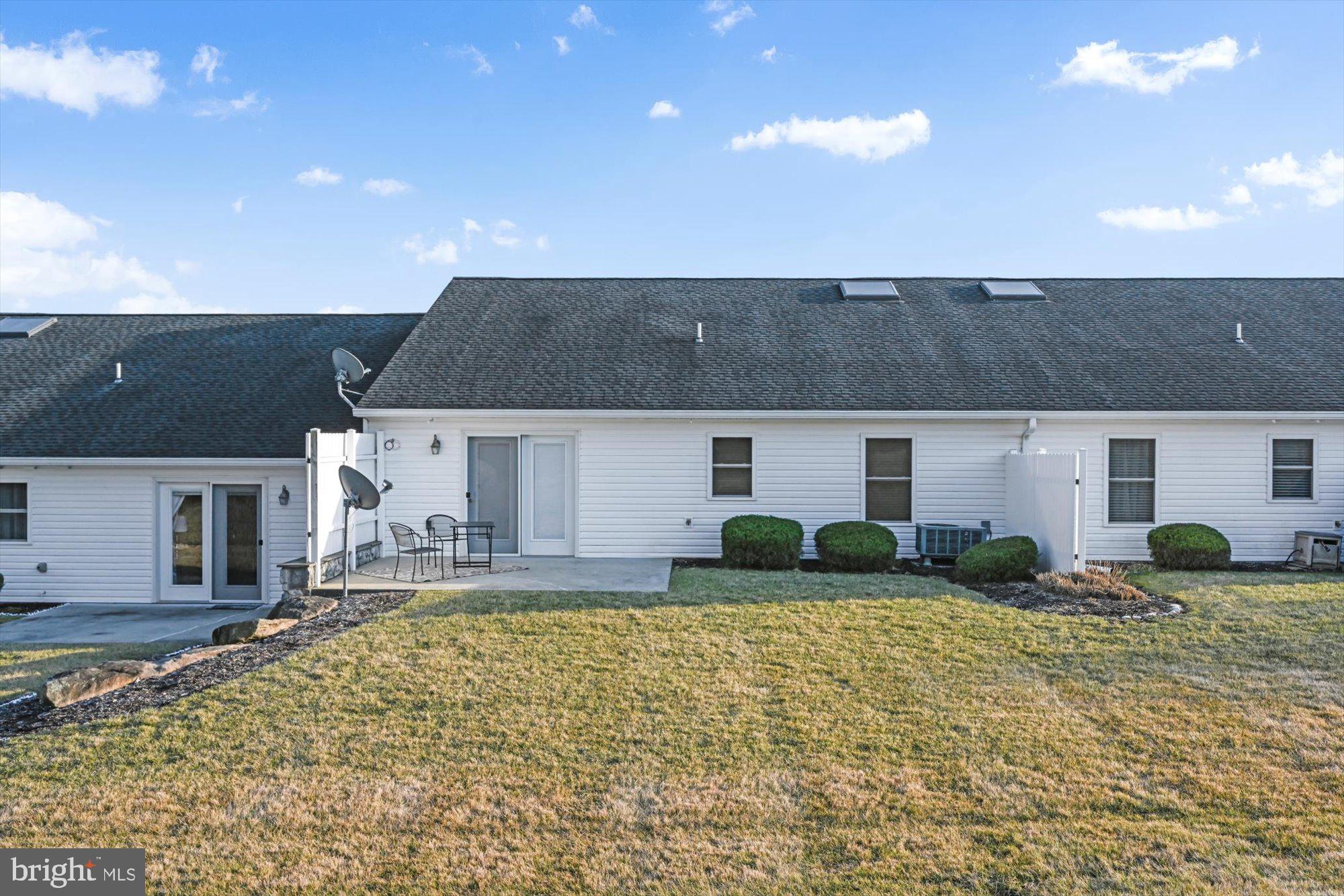LAUREL MANOR - Residential
