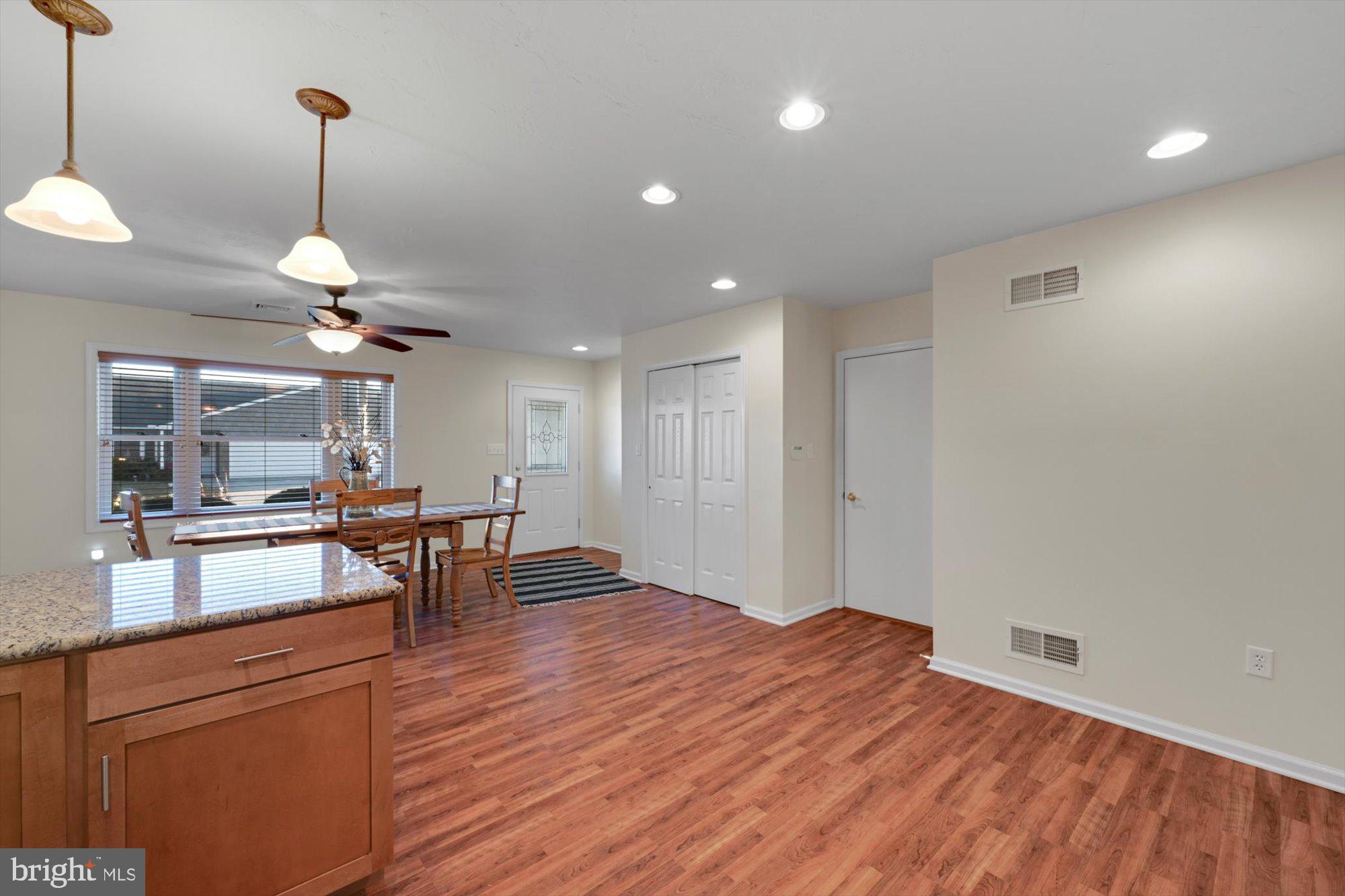 LAUREL MANOR - Residential
