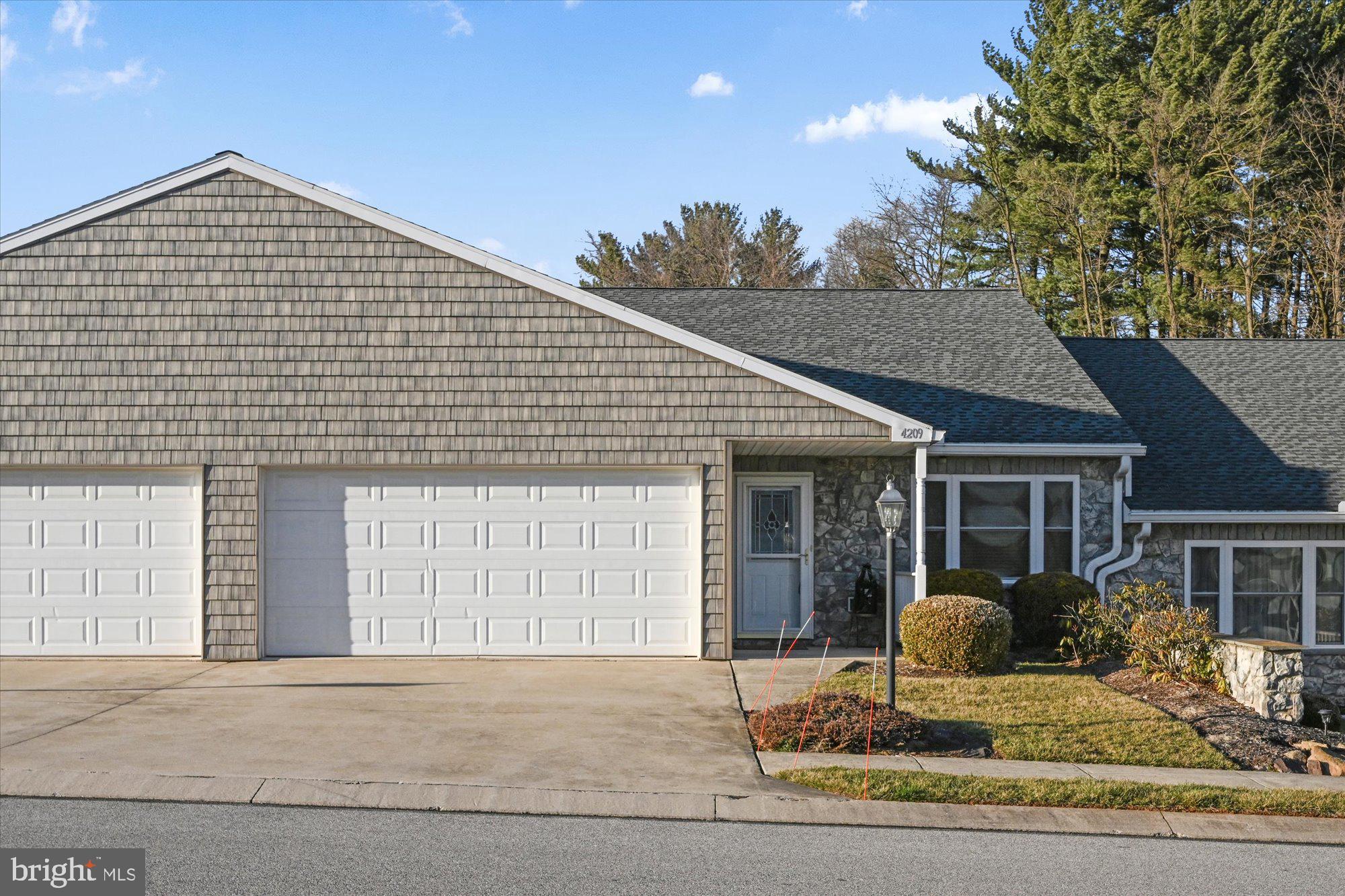 LAUREL MANOR - Residential
