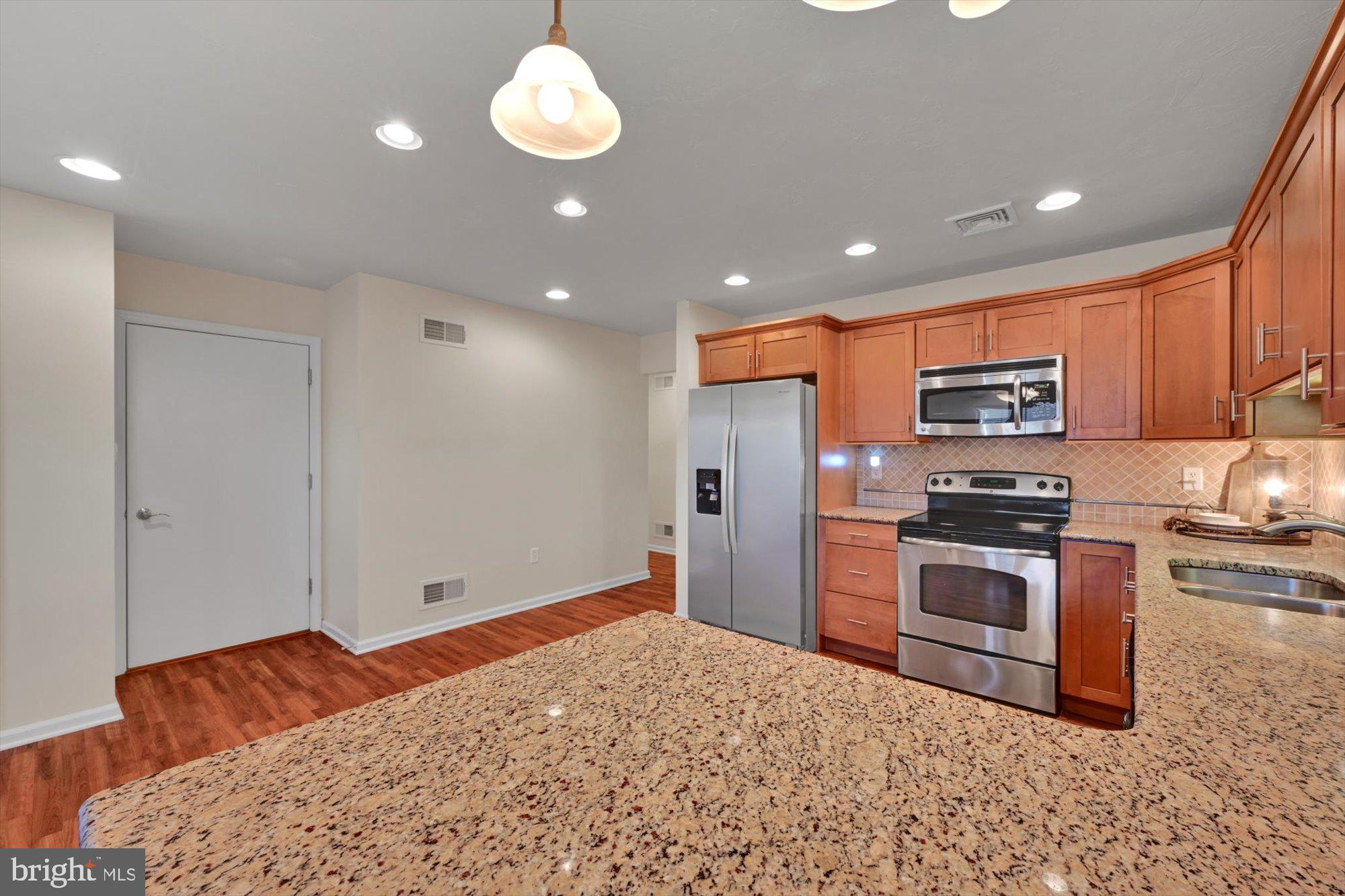 LAUREL MANOR - Residential