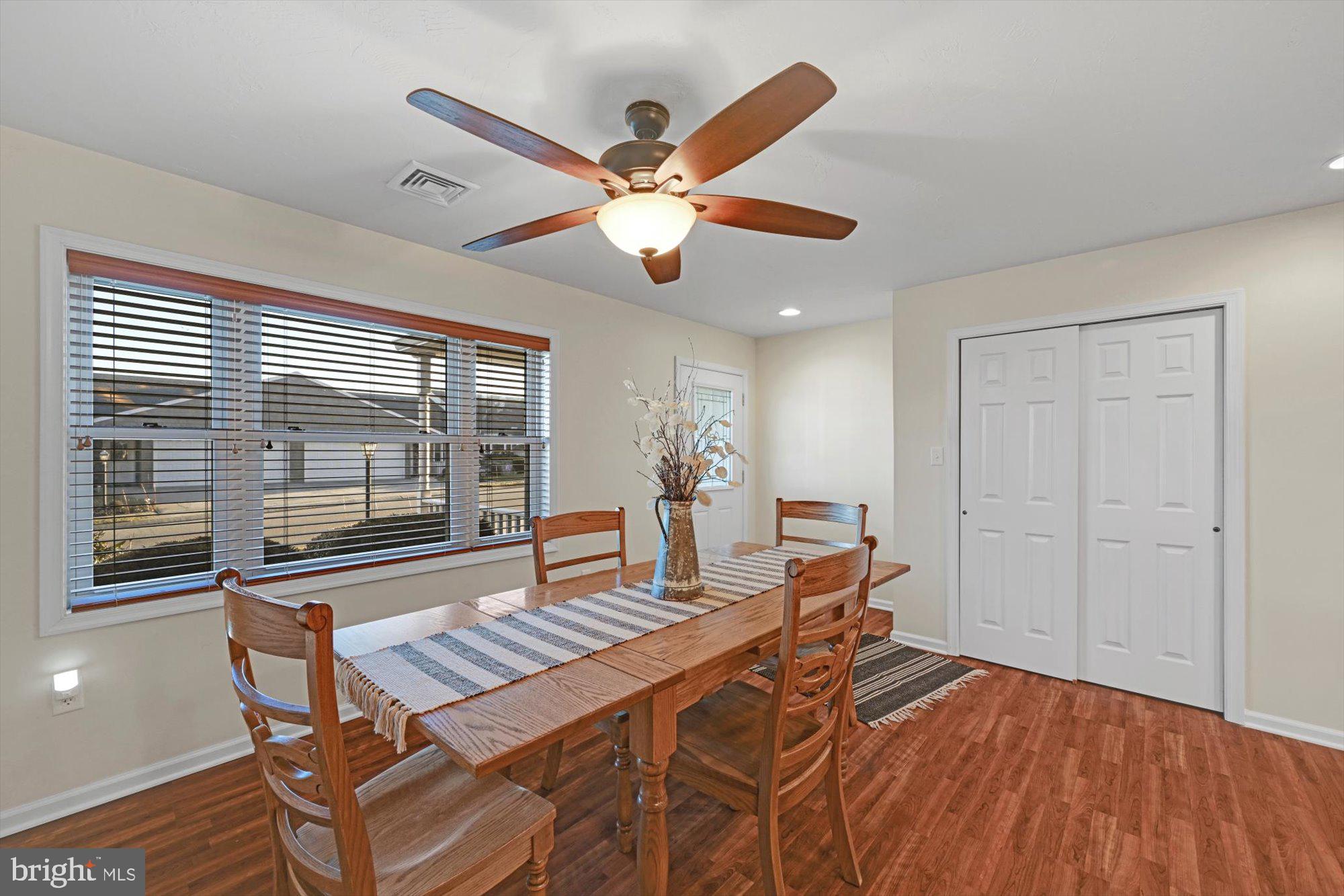 LAUREL MANOR - Residential