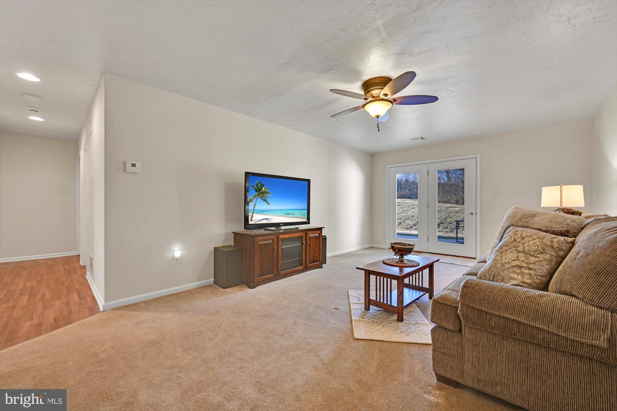 LAUREL MANOR - Residential