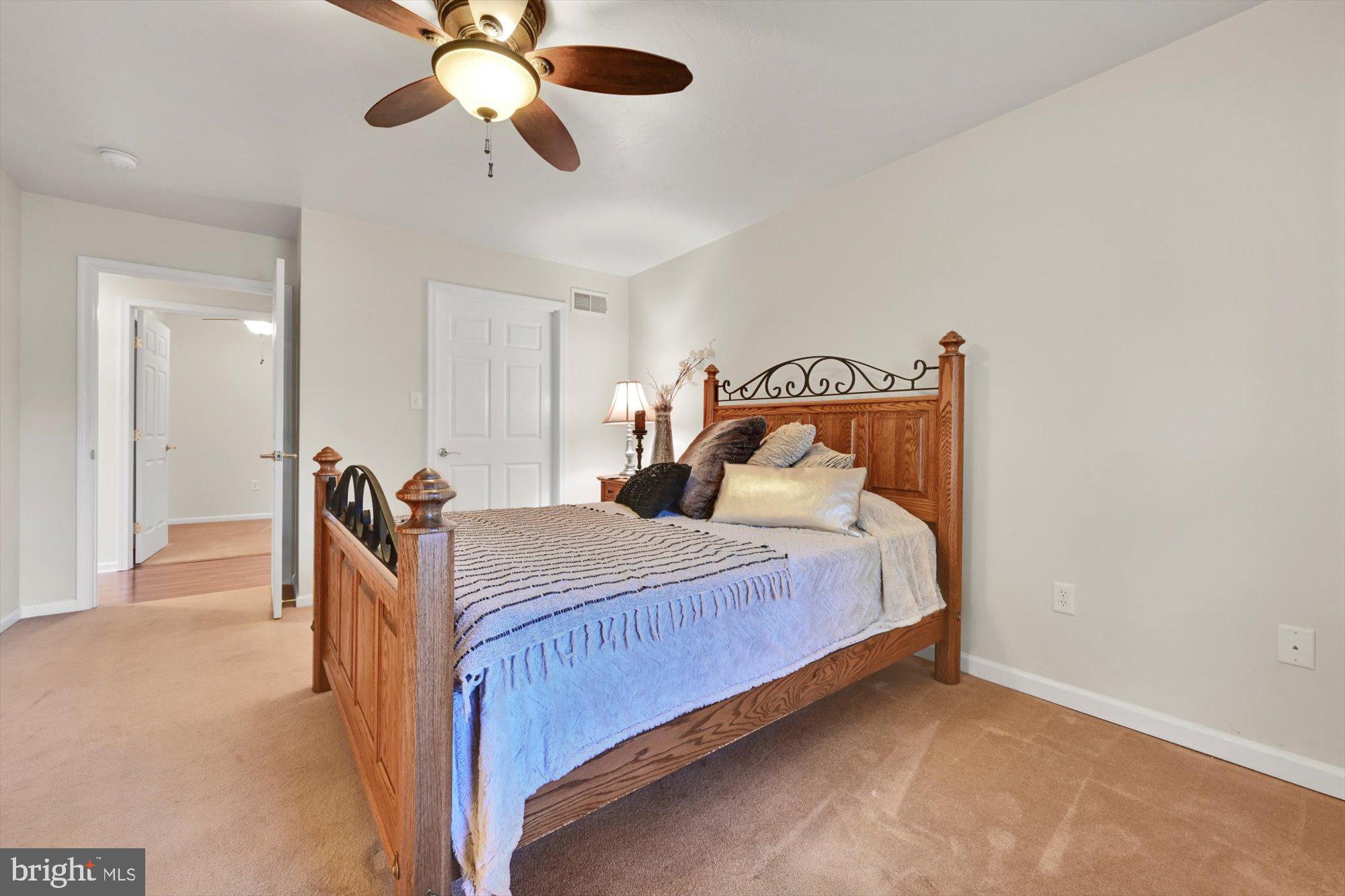LAUREL MANOR - Residential