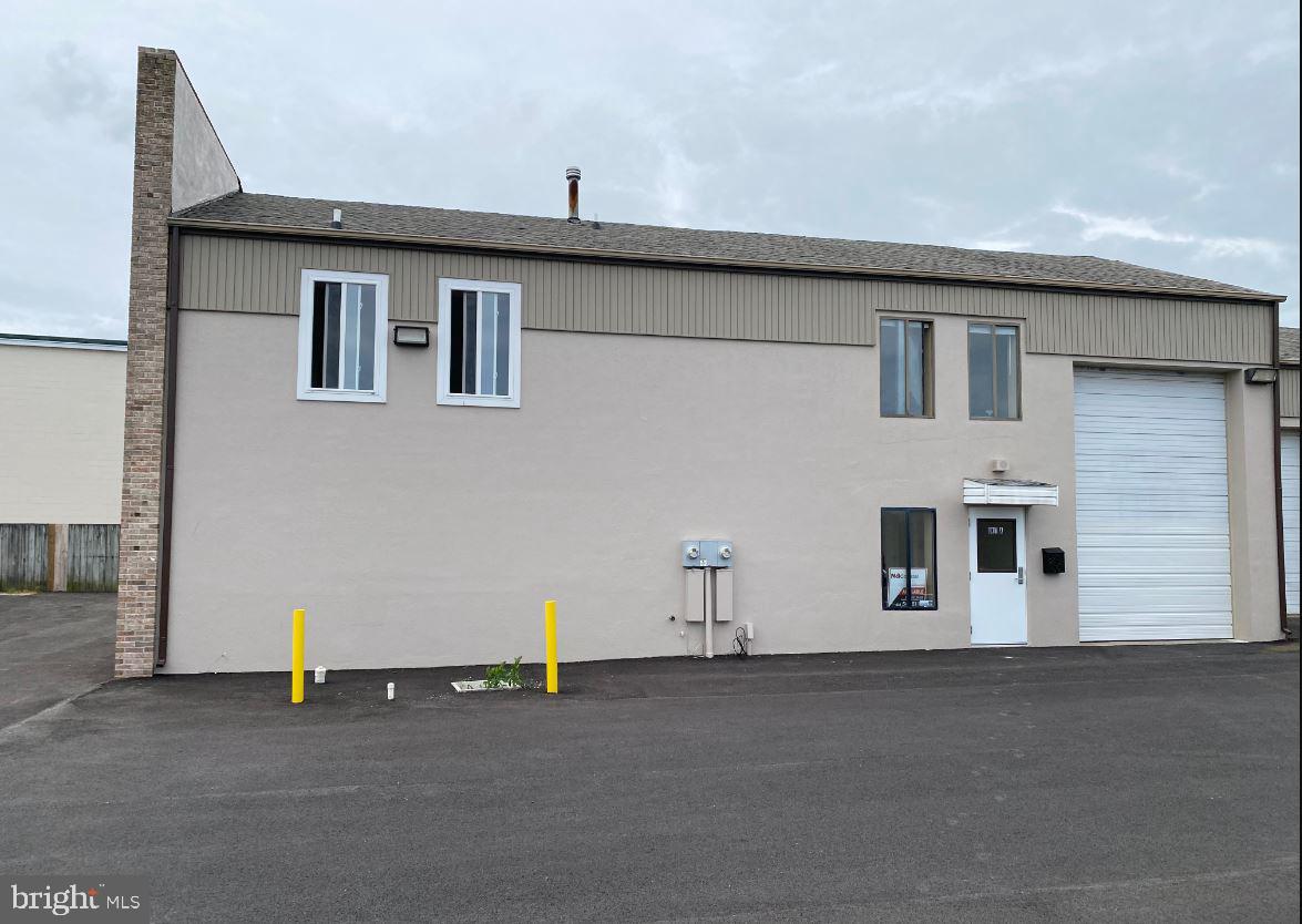 This unit has everything you could want in a contractors slip. It is +/-2500 sf in total so larger than the average slip. It has a 14 foot roll up door as well at 2 separate entry doors. The unit also has an interior hose bib and 5 floor drains. It is currently office and warehouse, the office is two story with a full bath upstairs and half a bath downstairs.