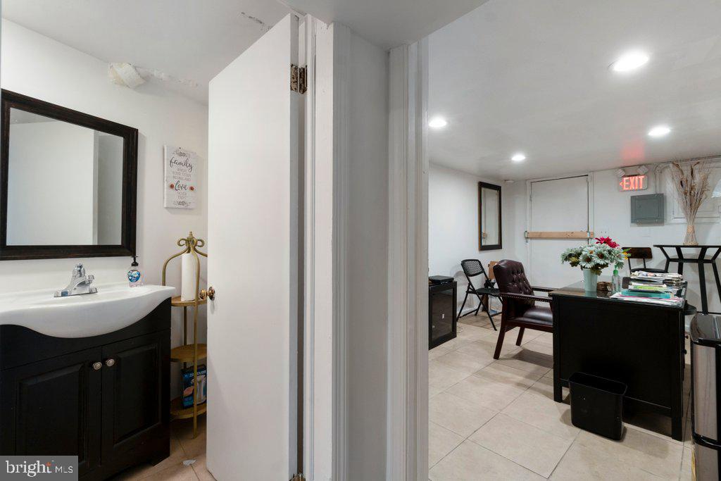 CHARLES VILLAGE - Commercial Sale