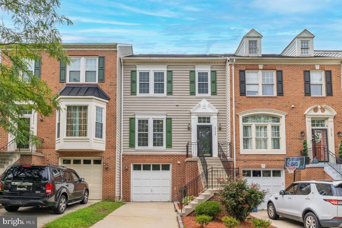 SOUTH RIDING - Residential Lease