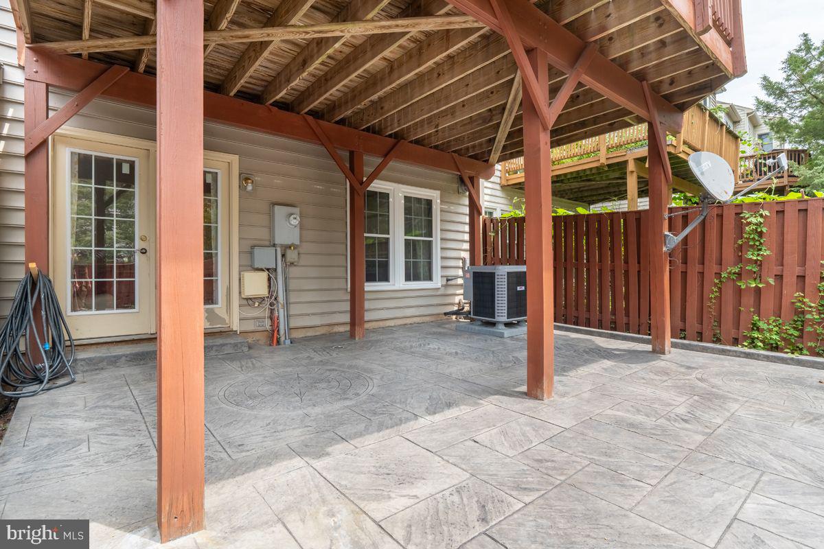 SOUTH RIDING - Residential Lease