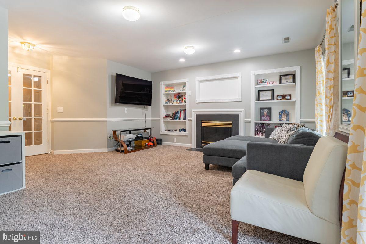 SOUTH RIDING - Residential Lease