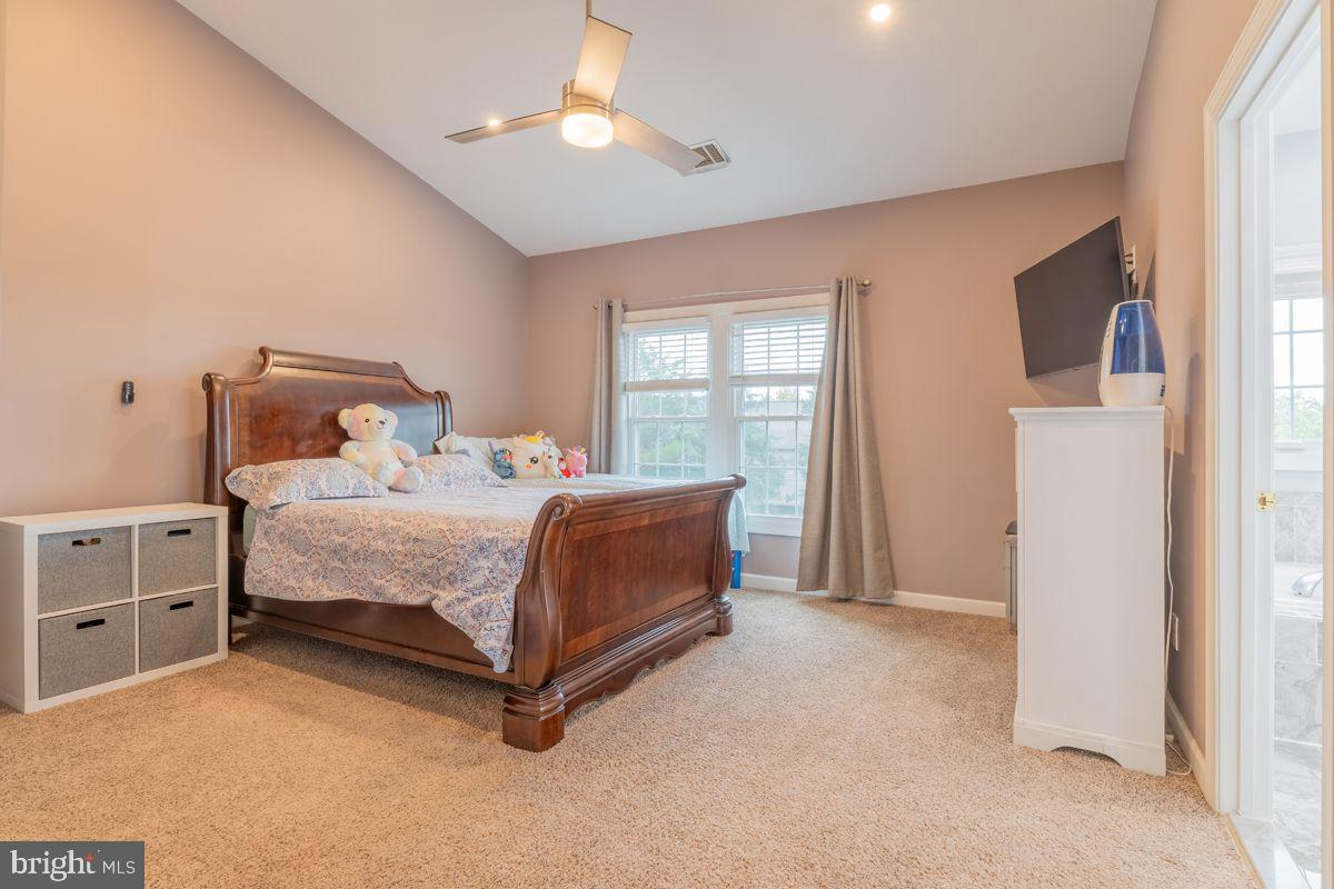 SOUTH RIDING - Residential Lease