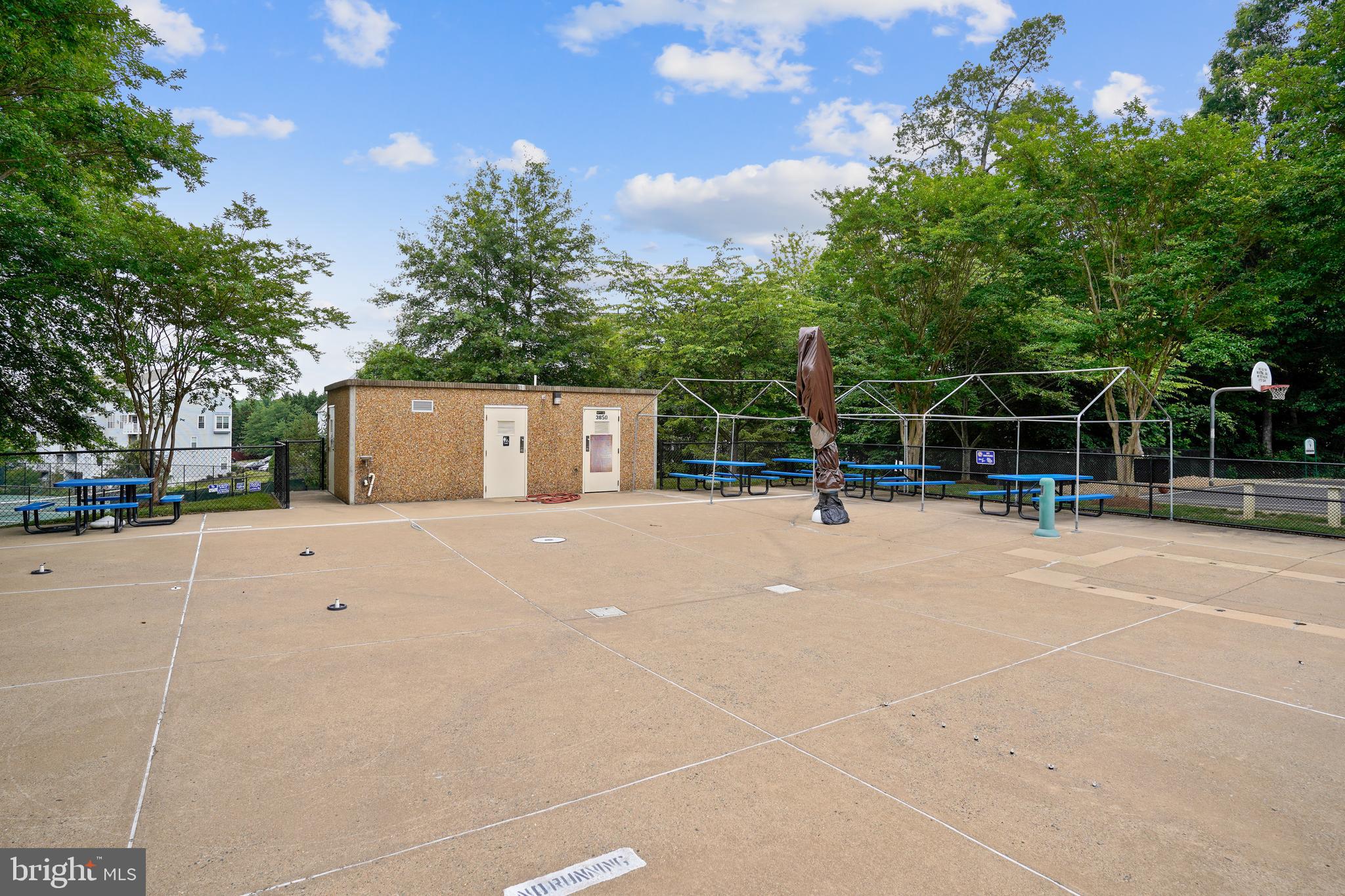 LAKE RIDGE POINTE - Residential