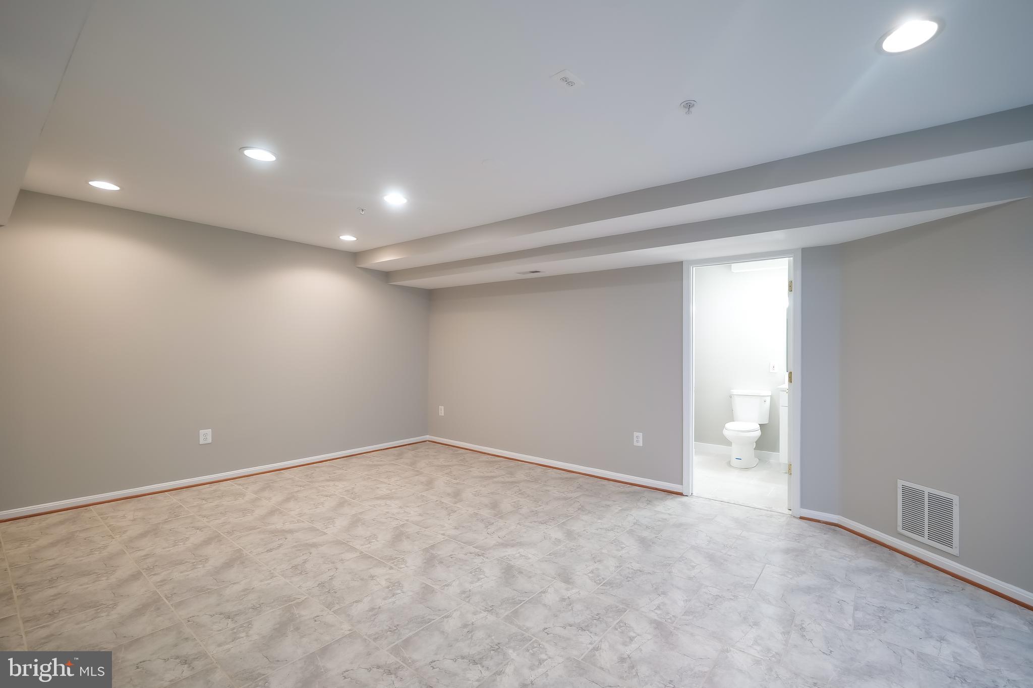 THE VILLAGES AT WELLINGTON - Residential Lease