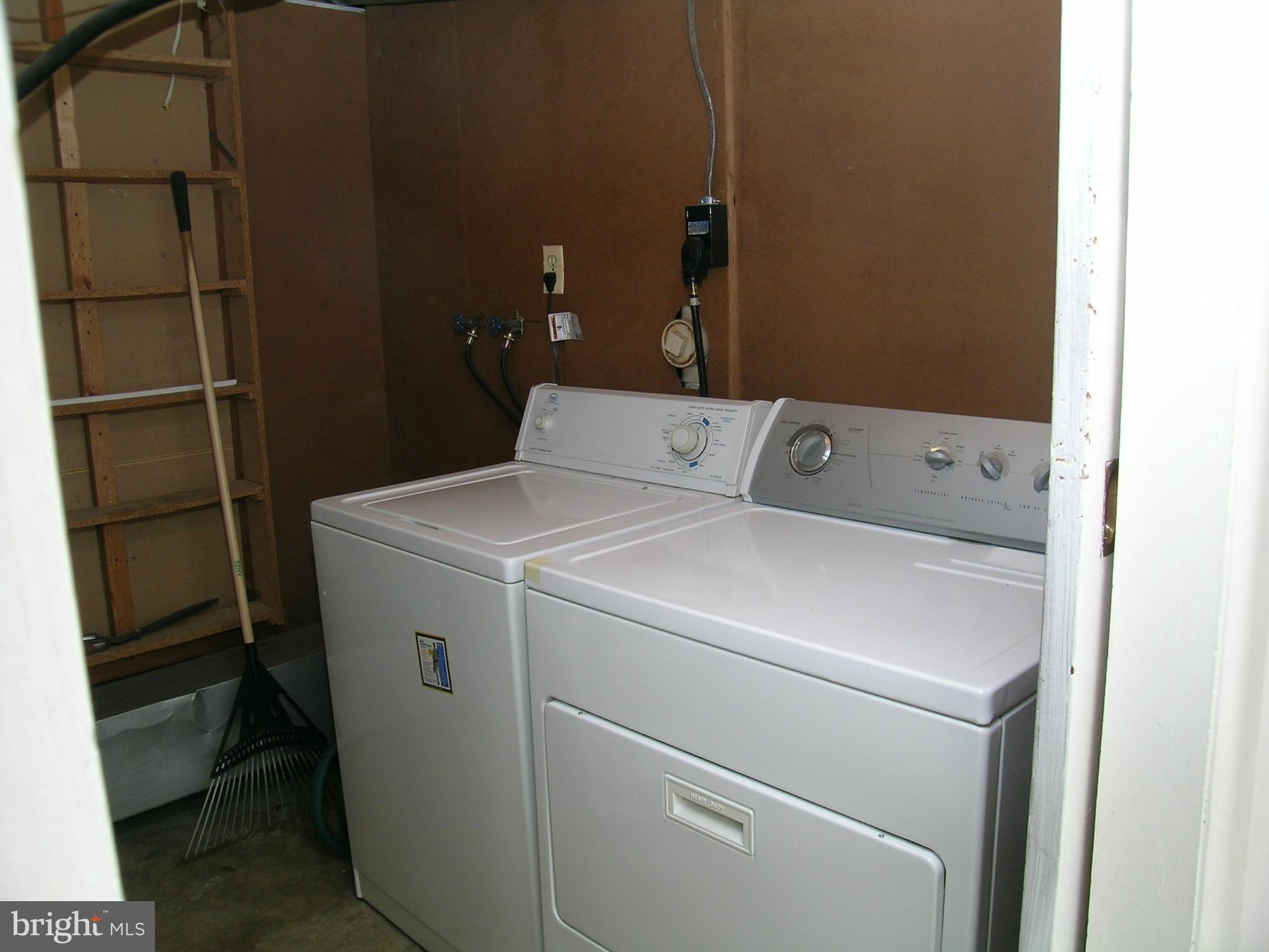 PINEWOOD GREENS - Residential Lease