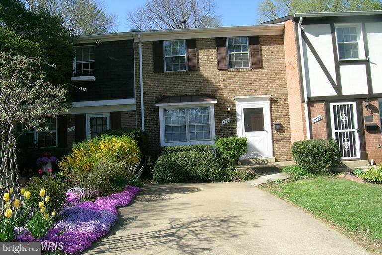 PINEWOOD GREENS - Residential Lease