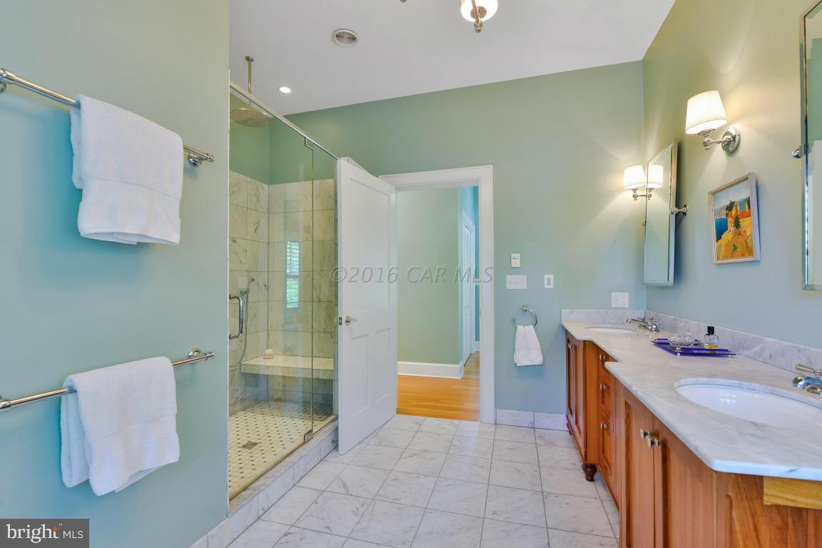 INDIAN CREEK - Residential