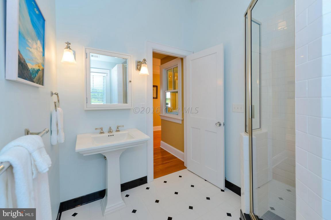 INDIAN CREEK - Residential