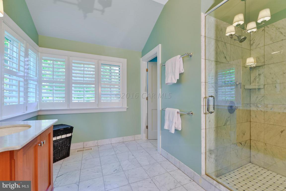 INDIAN CREEK - Residential