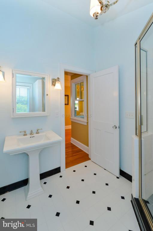 INDIAN CREEK - Residential