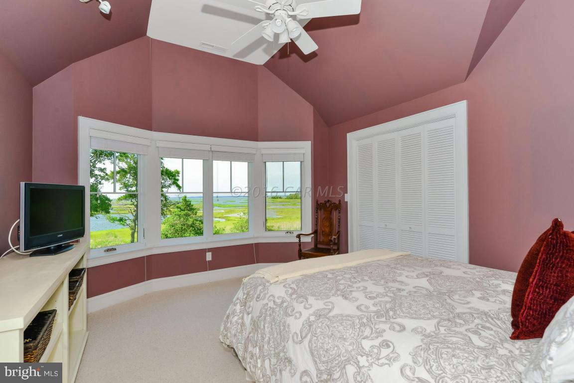 INDIAN CREEK - Residential