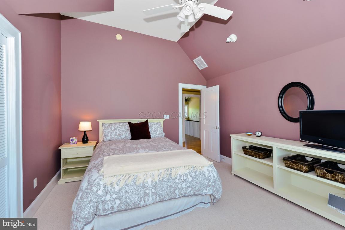 INDIAN CREEK - Residential