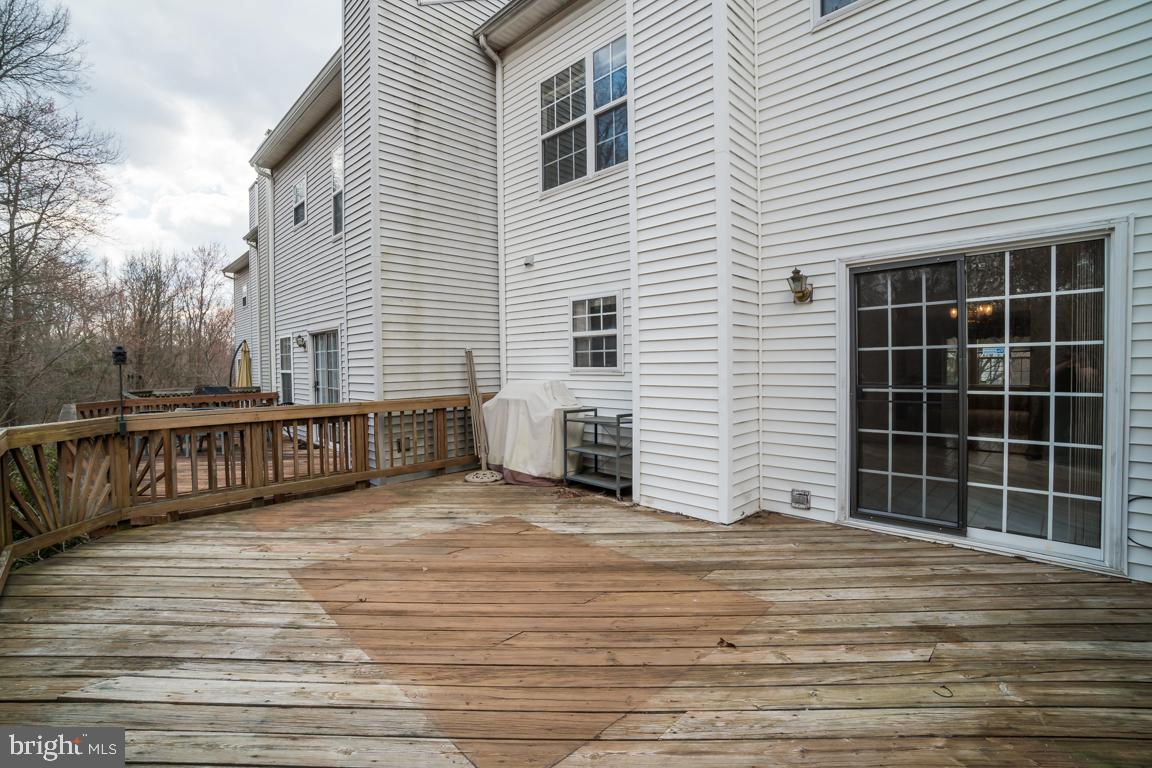 MCNAIR FARMS LANDBAY - Residential Lease