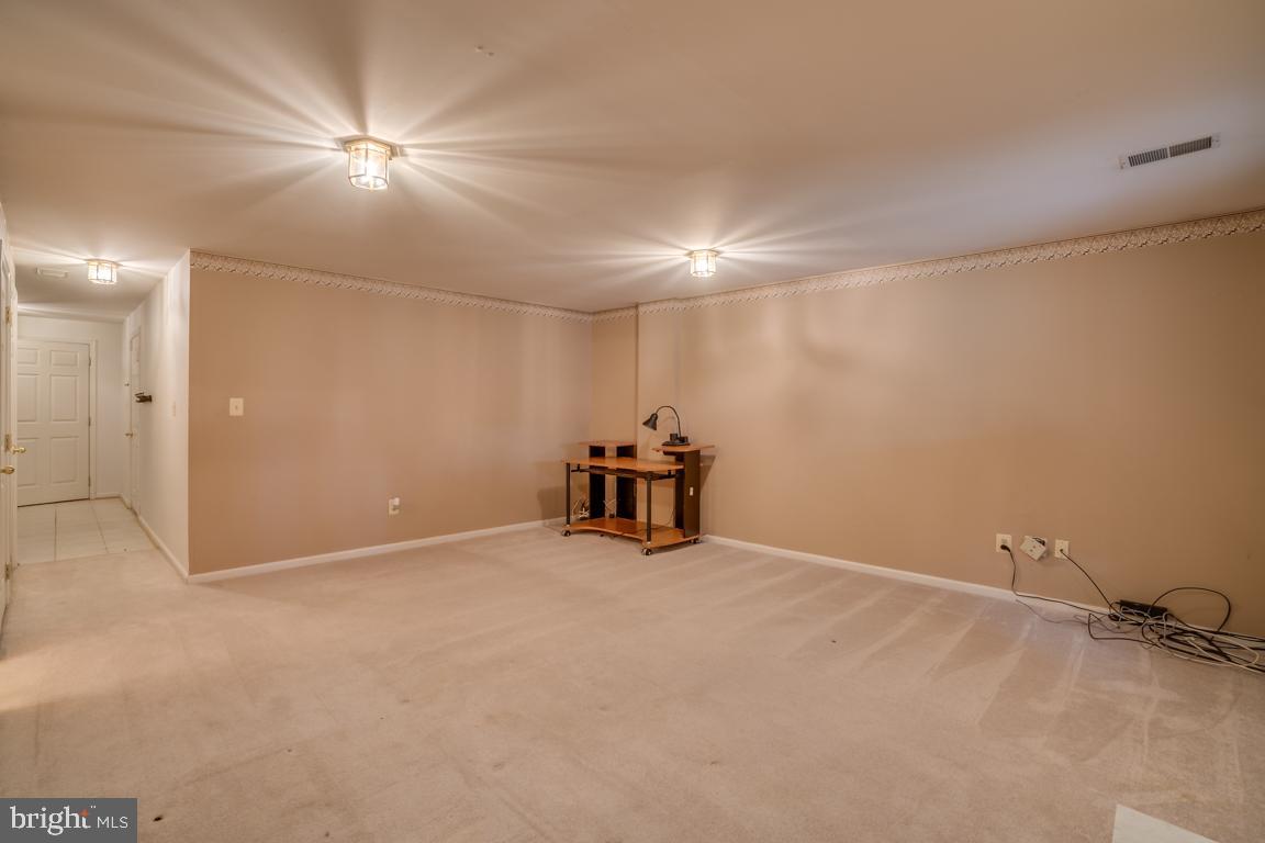 MCNAIR FARMS LANDBAY - Residential Lease