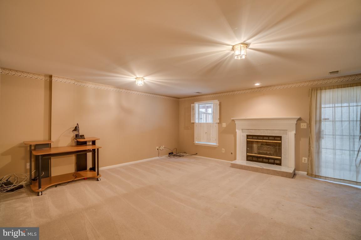 MCNAIR FARMS LANDBAY - Residential Lease