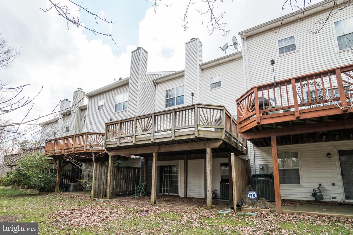 MCNAIR FARMS LANDBAY - Residential Lease