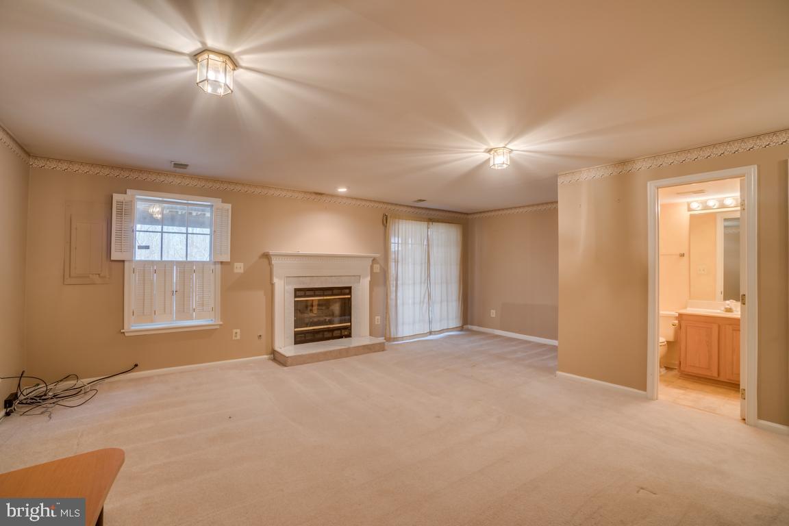 MCNAIR FARMS LANDBAY - Residential Lease