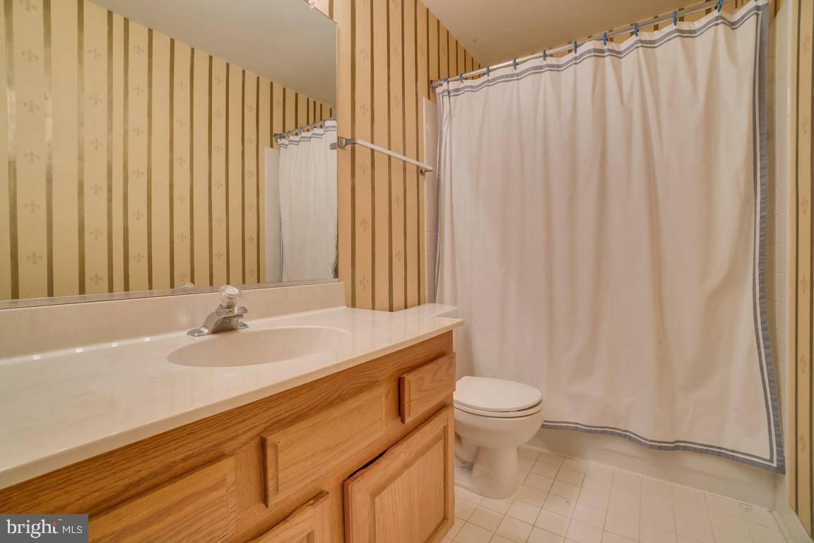 MCNAIR FARMS LANDBAY - Residential Lease