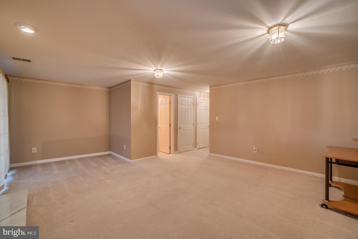 MCNAIR FARMS LANDBAY - Residential Lease